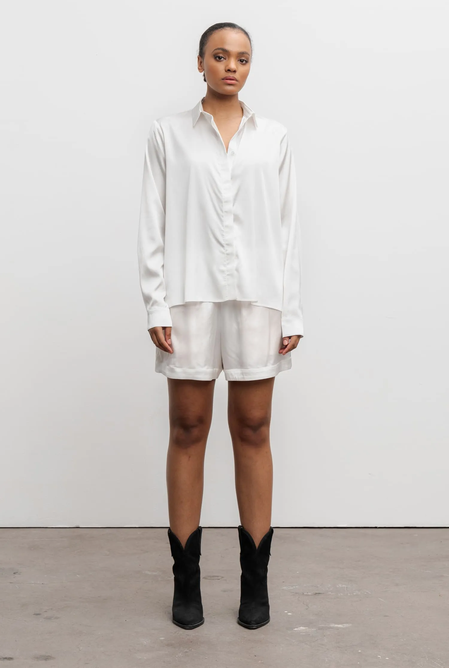 Aly satin shorts off-white
