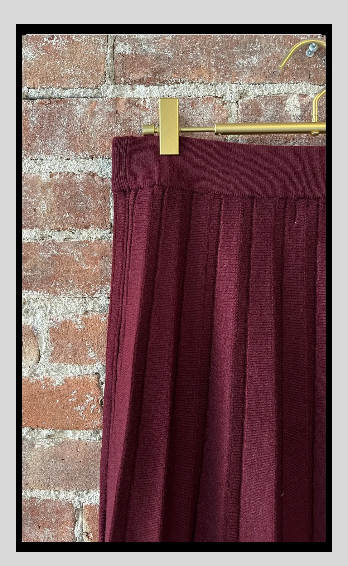 Pleated Skirt in Black and Dark Red