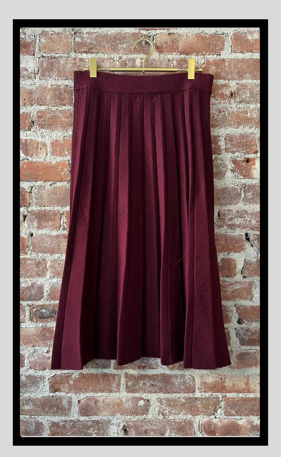 Pleated Skirt in Black and Dark Red